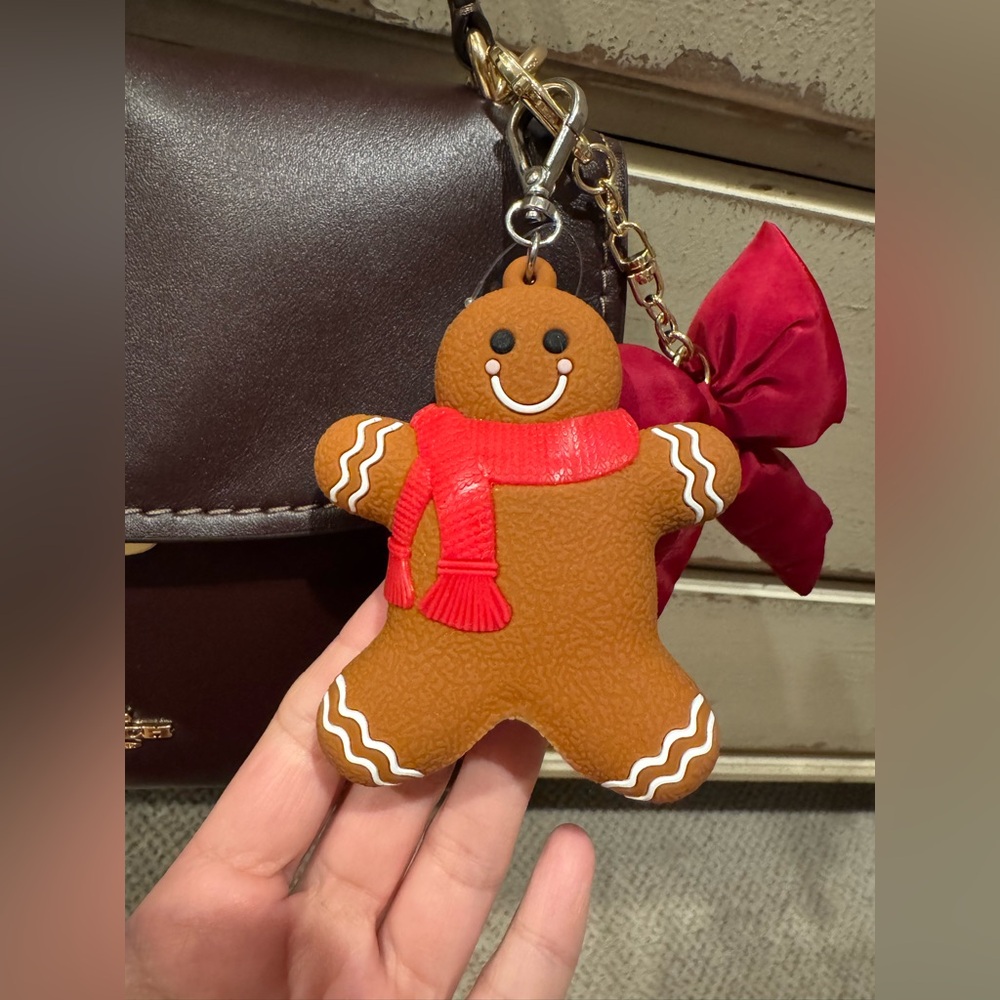 NWT Bath and Body Works Holiday Gingerbread Red Pocketbac Sanitizer Holder